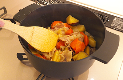 レジェロで作るさつまいもの無水みそ肉じゃが