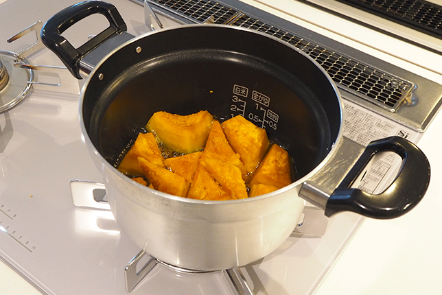 普段は煮込み料理など普通の鍋のように使えます