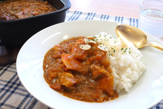 ザココットで無水トマトカレー