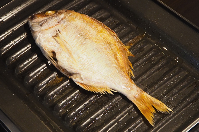 焼き魚標準上下強火で12分加熱する