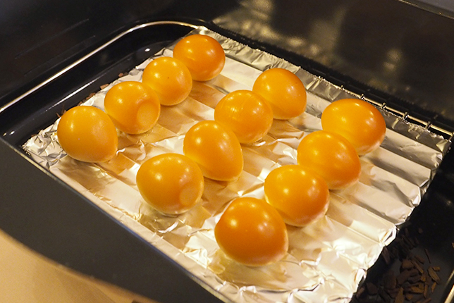 うずらの卵の燻製のできあがり