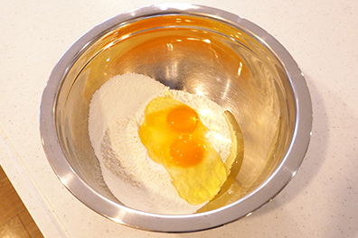 砂糖塩卵を入れる