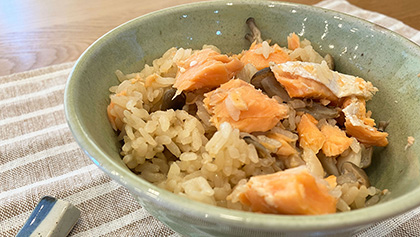 フェイシスグランドで鮭としめじの塩麴ご飯