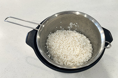 フェイシスグランドで鮭としめじの塩麴ご飯