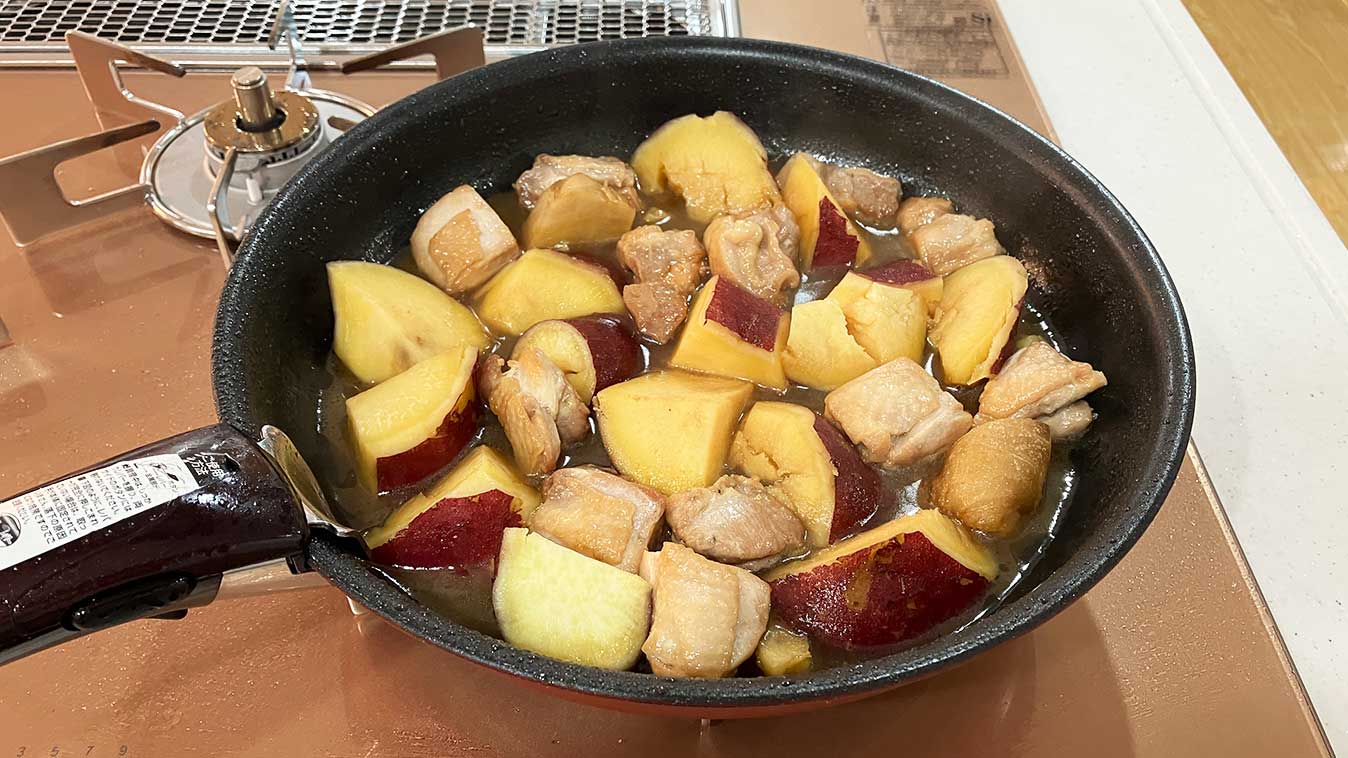 デリシア操作部シンプルタイプ鶏とさつまいもの甘辛煮