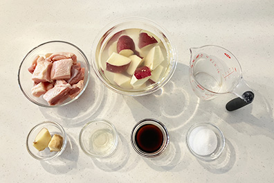 鶏とさつまいもの甘辛煮材料