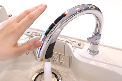 タッチレス水栓の展示