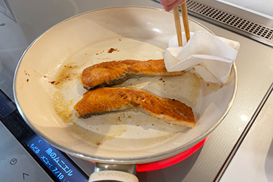 パナソニックIHで作る鮭のムニエル