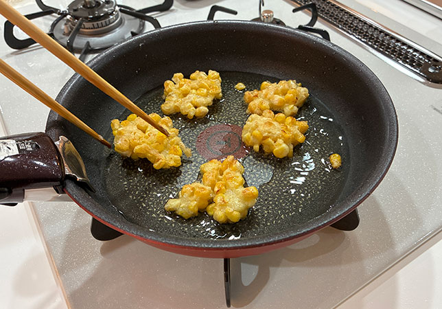 パロマウィズナで作るとうもろこしのかき揚げ