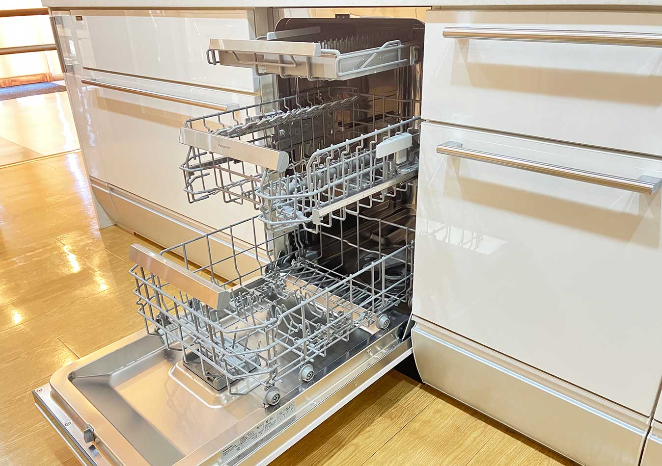 パナソニックの幅45cmフロントオープン食洗機（NP-45EF1WPE）