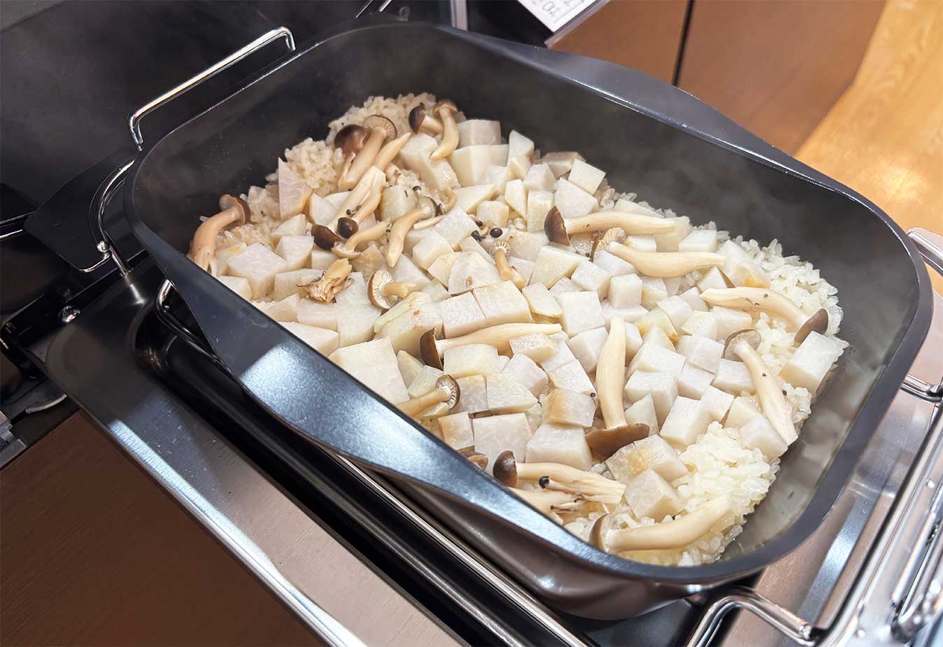 里芋ときのこの炊き込みご飯