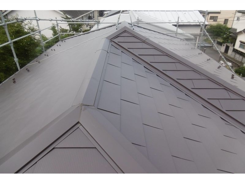 瓦屋根からスカイメタルルーフへ軽量化リフォーム工事 錆に強いメンテナンスフリーの屋根材を使用