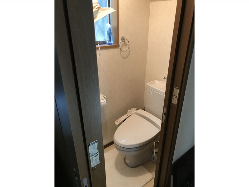 タンク付きトイレをtotoタンクレストイレのネオレストに交換 内装もリフォームしおしゃれで掃除も楽々な空間に タンク付きトイレをtotoタンクレストイレのネオレストに交換 内装もリフォームしおしゃれで掃除も楽々な空間に