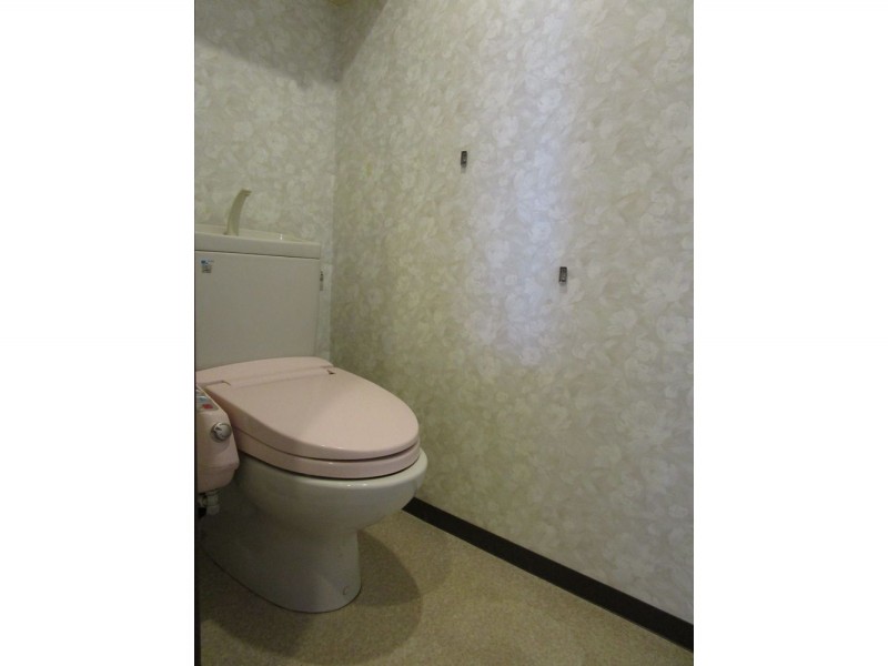 中古マンションのトイレをパナソニックアラウーノにリフォーム モノトーンでスタイリッシュなトイレ空間に