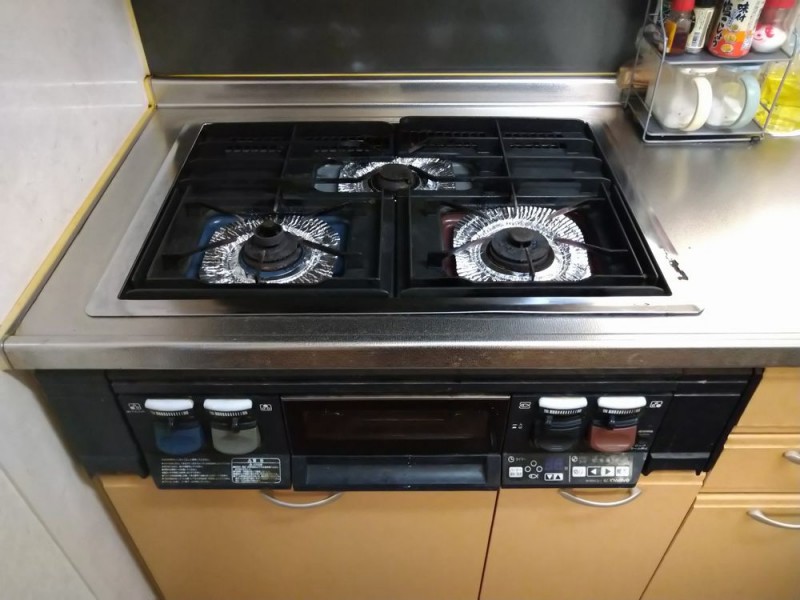 特殊形状の全面五徳コンロをリンナイのデリシアグリレに交換 ガスコンロとレンジフード同時交換工事