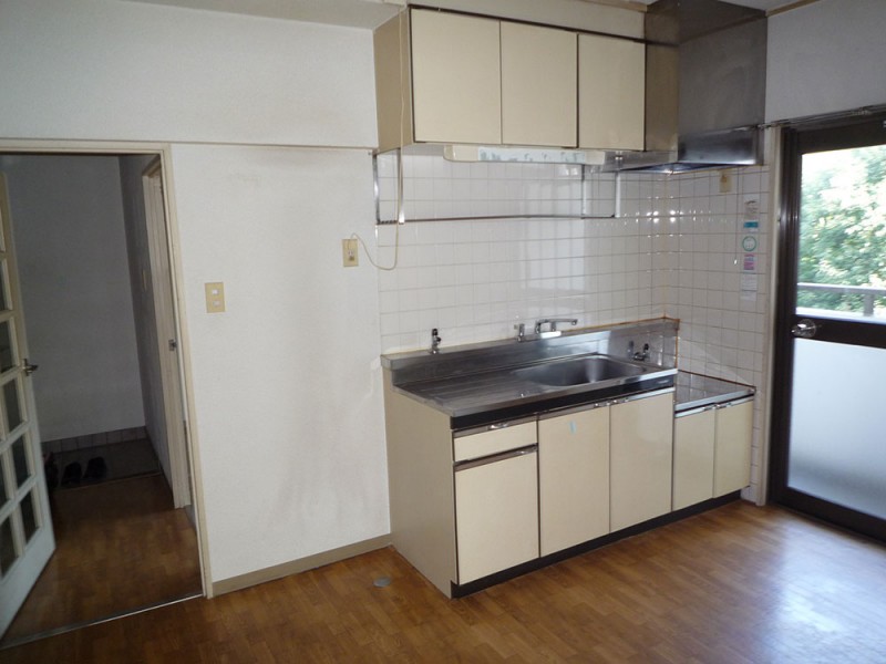リクシル Lixil アミィのシステムキッチンに交換リフォーム横浜市戸塚区賃貸マンション事例