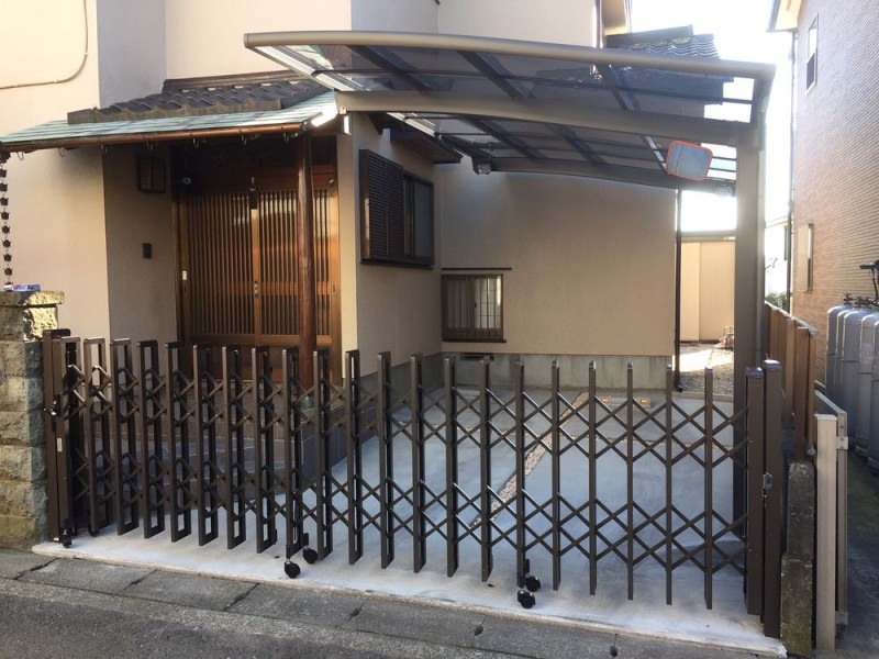 駐車場の勾配を緩やかにしカーポートと門扉も一新 横浜市瀬谷区の一戸建てリフォーム事例 駐車場の勾配を緩やかにしカーポートと門扉も一新 横浜市瀬谷区の一戸建てリフォーム事例