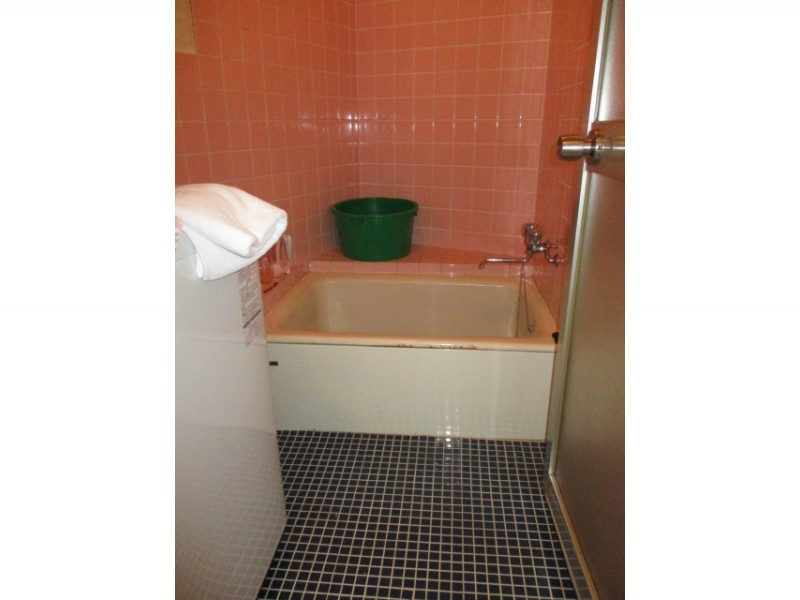 アイカ工業のセラールを使ってお手入れ簡単な浴室作り ユニットバスが入らなくても工事対応可能 川崎市高津区マンションリフォーム施工事例