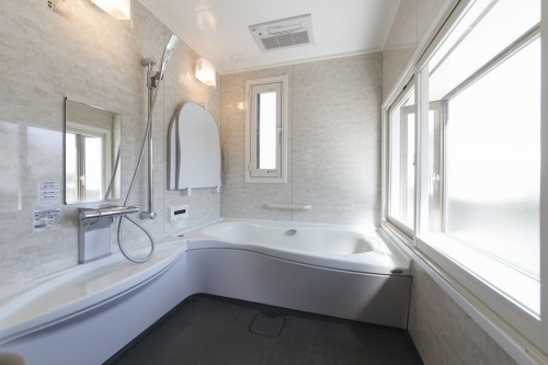 防音と断熱効果のあるインプラス(二重窓)で暖かくなった浴室