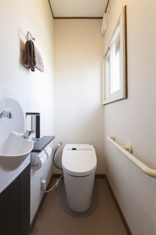 TOTOのネオレストで限られた空間でも広く感じられるトイレ