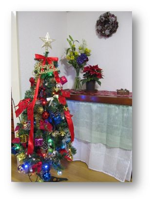赤が主役のクリスマス飾り