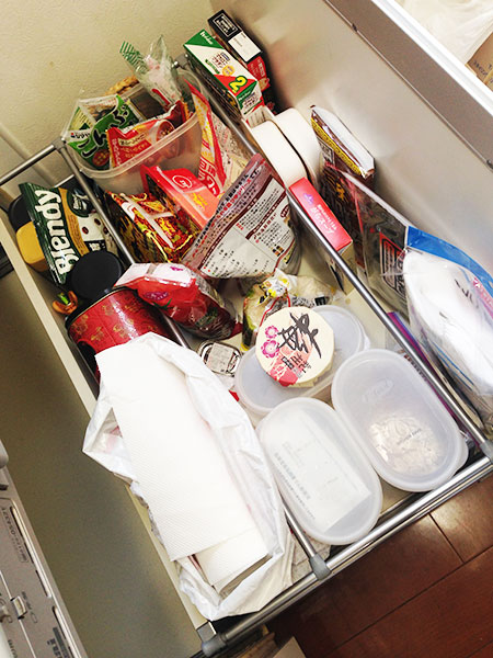 キッチン引き出し収納before