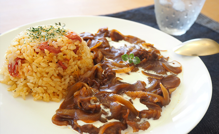 ビーフストロガノフとトマトの炊き込みご飯