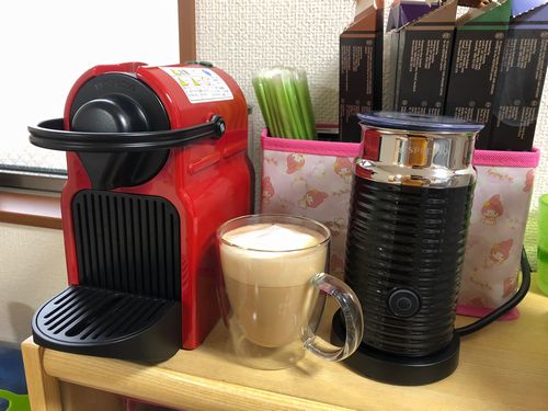 ネスプレッソイニッシアとエアロチーノでコーヒーカフェラテ