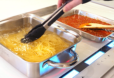 ダブルグリルでミートソースパスタ