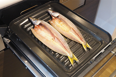 薄く油を塗ったココットプレートに並べる