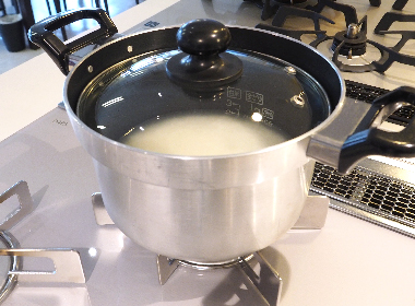 後ろコンロで炊飯