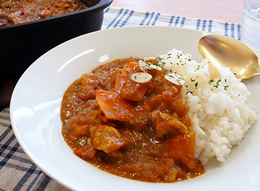 ザココットでトマト無水カレー