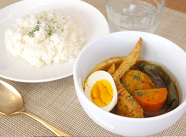 ザココットで手羽先とゴロゴロ野菜のスープカレー