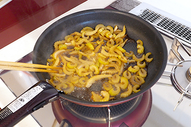 調味料で味付けする