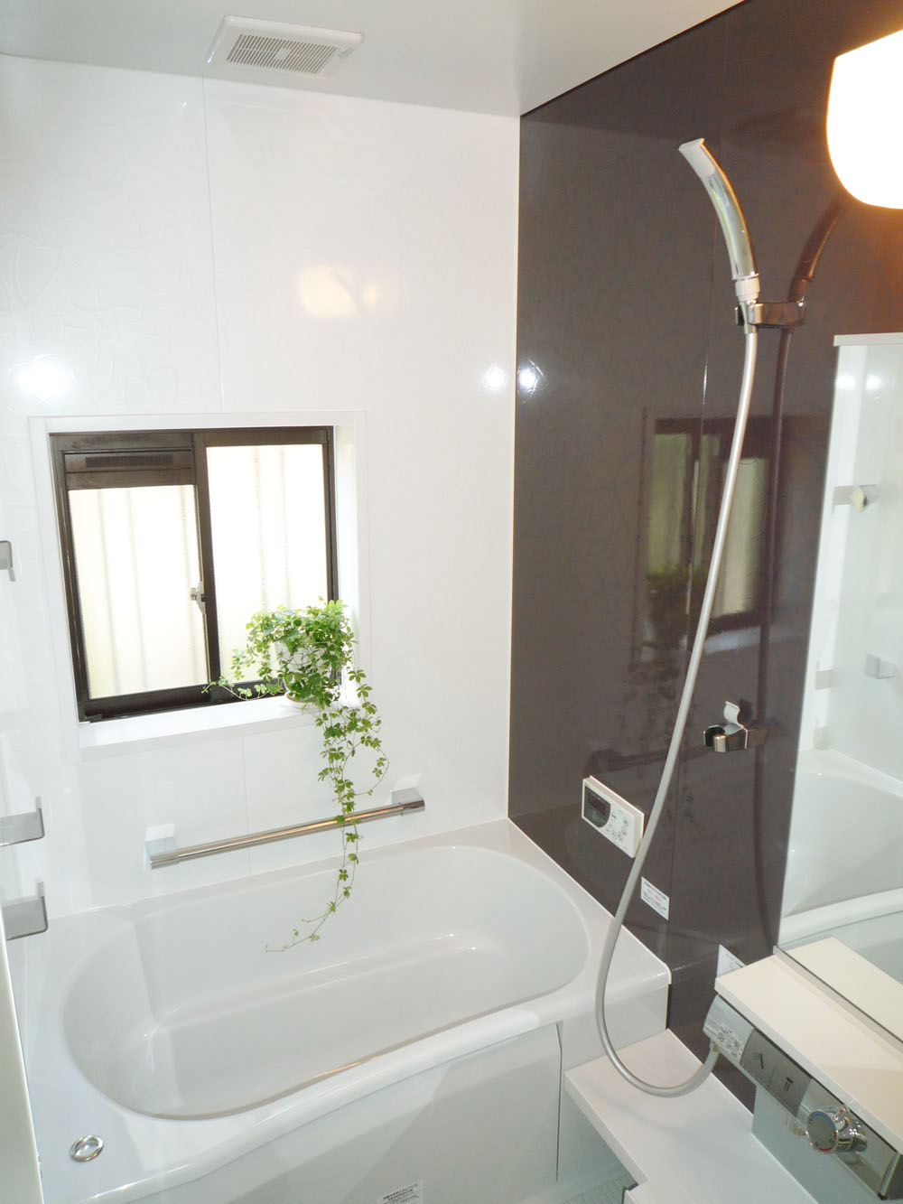 空き部屋リフォームでホテルライクなゲストルームへ横浜市の一戸建てリノベーション事例（浴室）