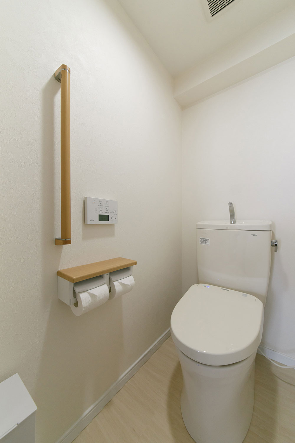 間仕切り壁取りワンルームにリフォームしたマンション改修事例（トイレ）