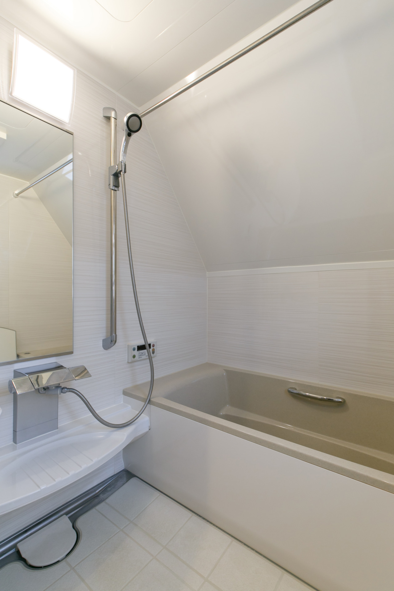 マンションをロンハーマン風のおしゃれナチュラルなインテリアにお風呂はタカラ伸びの美浴室で拡張藤沢市リフォーム事例（浴室）