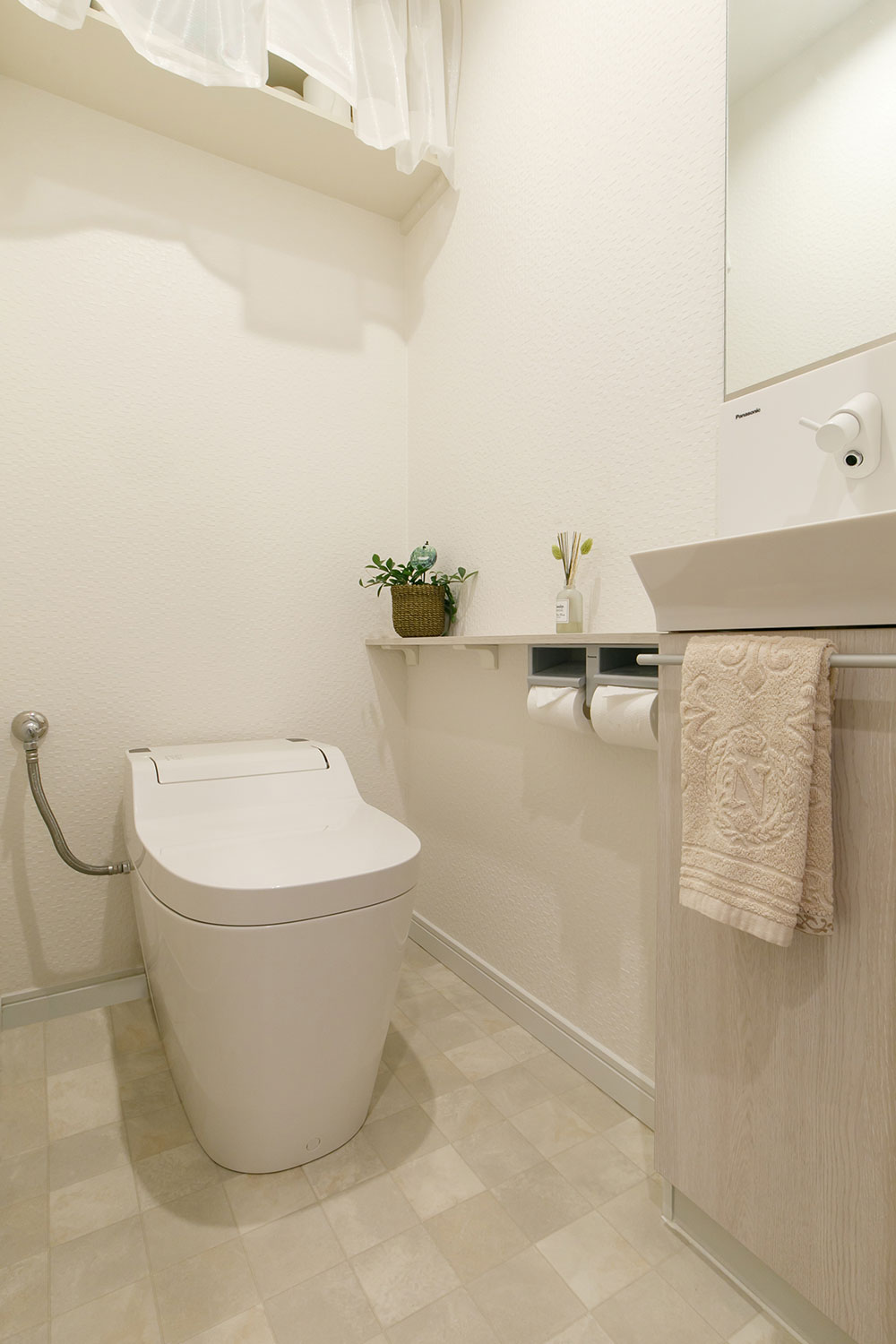 マンションをロンハーマン風のおしゃれナチュラルなインテリアにお風呂はタカラ伸びの美浴室で拡張藤沢市リフォーム事例（トイレ）