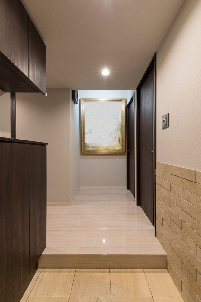 和室をなくしリビングの小上がりとテレワークスペースを作った横浜市のマンションリノベーション事例（玄関）