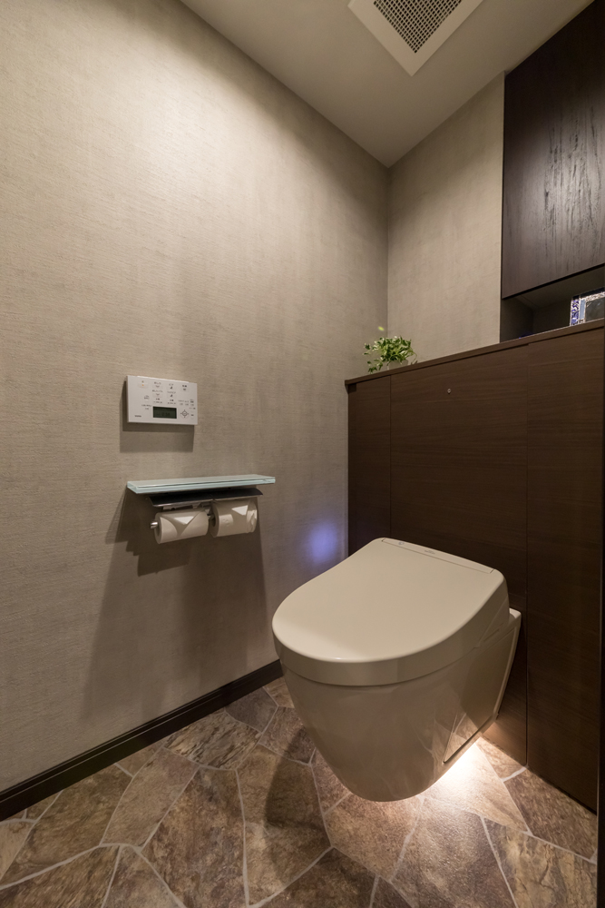 和室をなくしリビングの小上がりとテレワークスペースを作った横浜市のマンションリノベーション事例（トイレ）