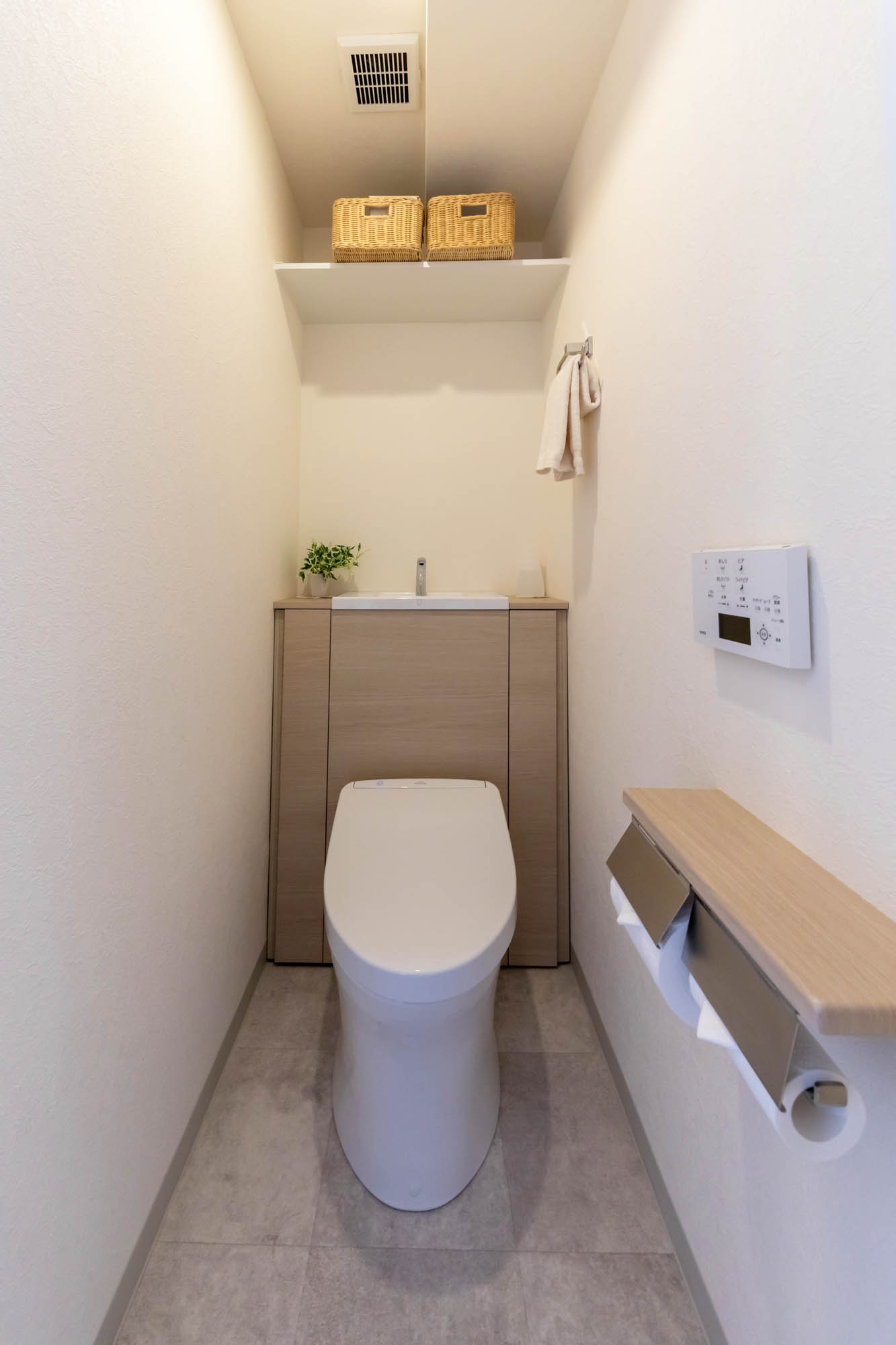 木目を基調としたシンプルでモダンなマンションリノベーション