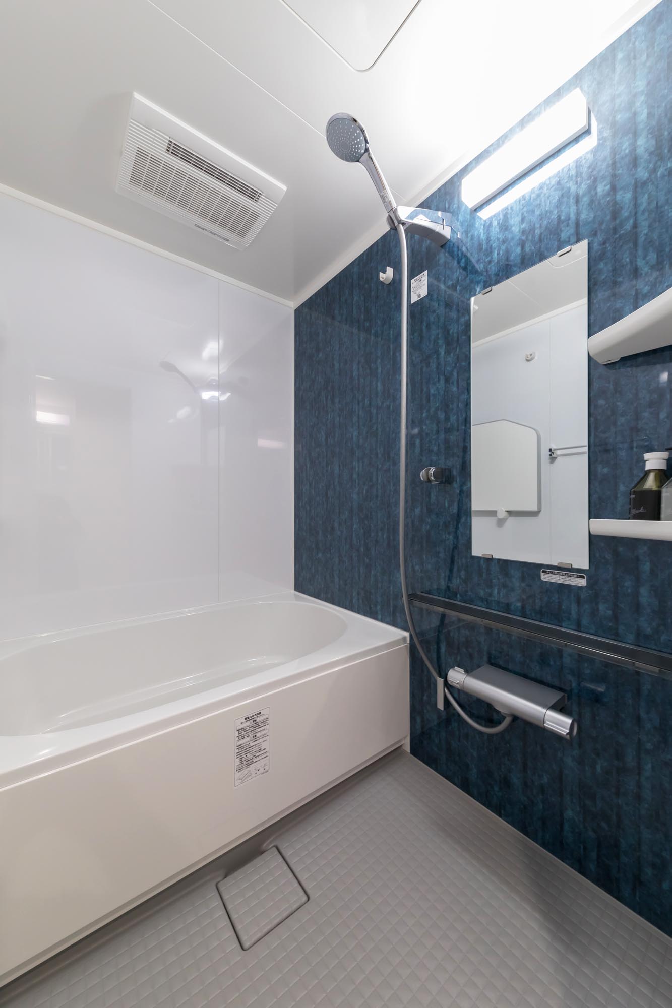 リクシルリノビオVトパーズブルーで北欧風マンション浴室リフォーム