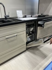 450mm幅のフロントオープンビルトイン食洗機