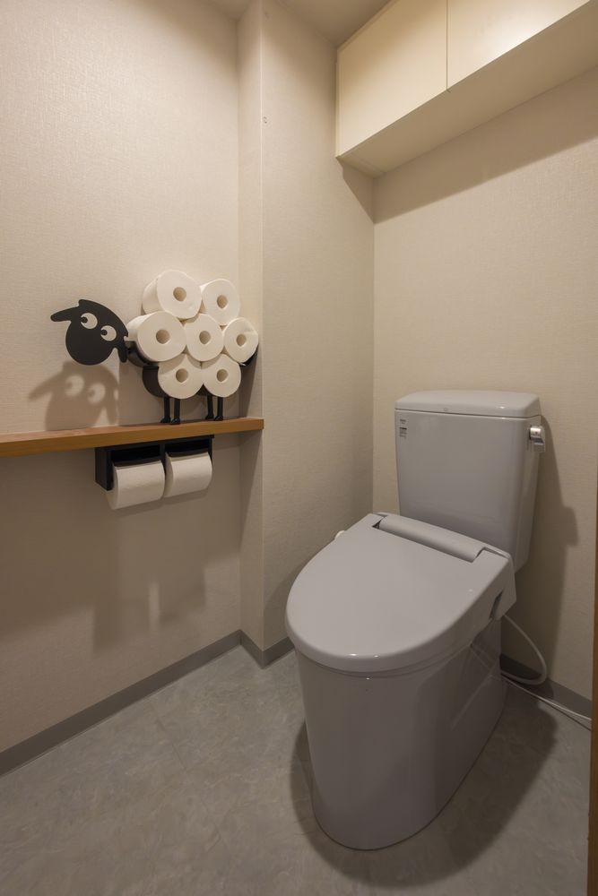 【横浜市磯子区】リクシル「アメージュ(ブルーグレー)」で実現したすっきり明るいトイレ空間