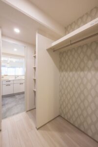 ウォークスルークローゼットとパントリー