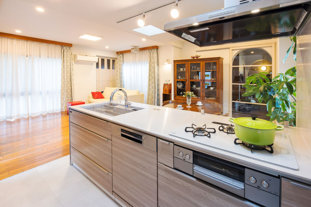 【横浜市神奈川区】天窓の光が活きるタカラスタンダードのレミュー(エルムナチュラル)でキッチンリフォーム