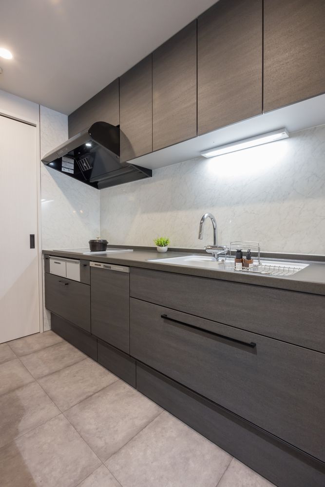 マンションのグレーキッチン施工事例開放感を生むレイアウト