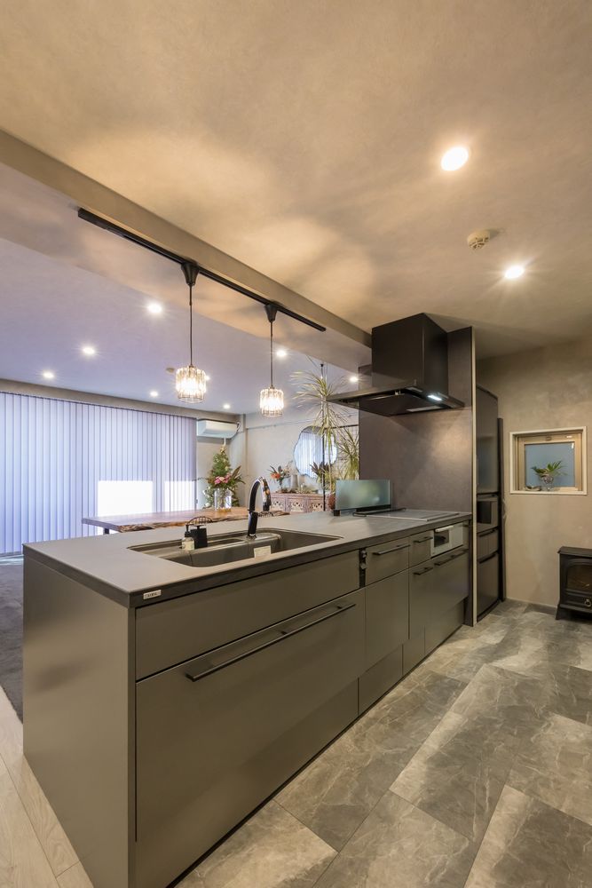 マンションのグレーキッチン施工事例3落ち着きのある洗練デザイン