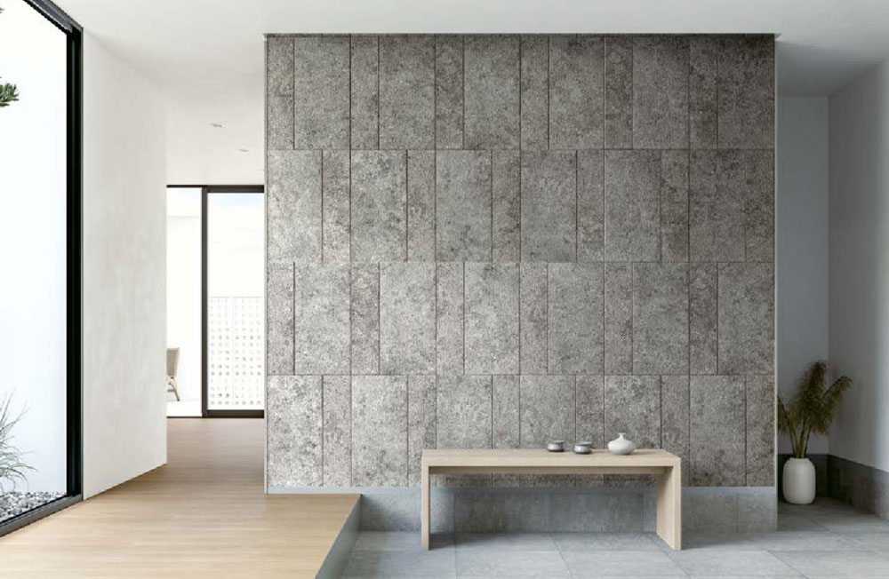 グレーの石材調エコカラットを壁一面に施工した和モダンなインテリア空間