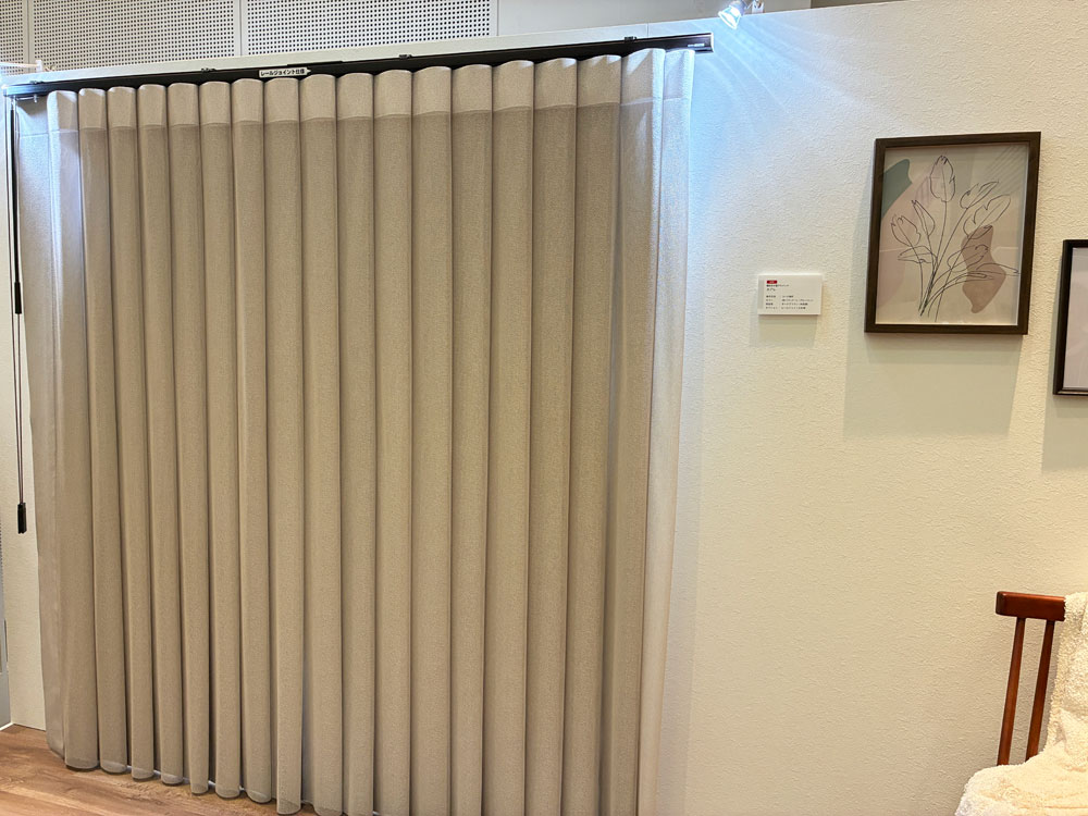 タチカワブラインドエアレのグレージュカラー